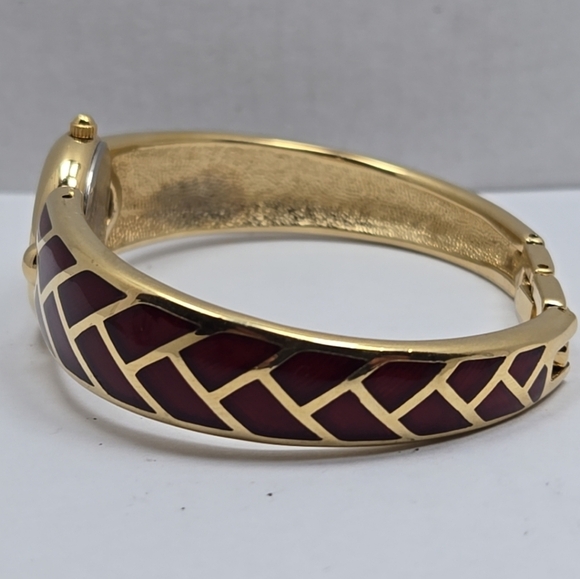 Womens Vintage Gruen Watch Gold Tone Red Enamel Bracelet Quartz New Battery Runs - Picture 8 of 12